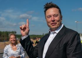 Elon Musk a petrecut 48 de zile în aer. Miliardarul are o flotă întreagă de...