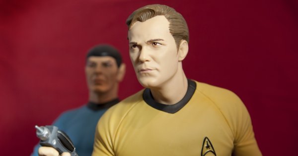 Star Trek introduce primul personaj transgender şi primul personaj non-binar...