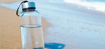 Sticle de apă personalizate - un cadou practic pentru clienți și angajați