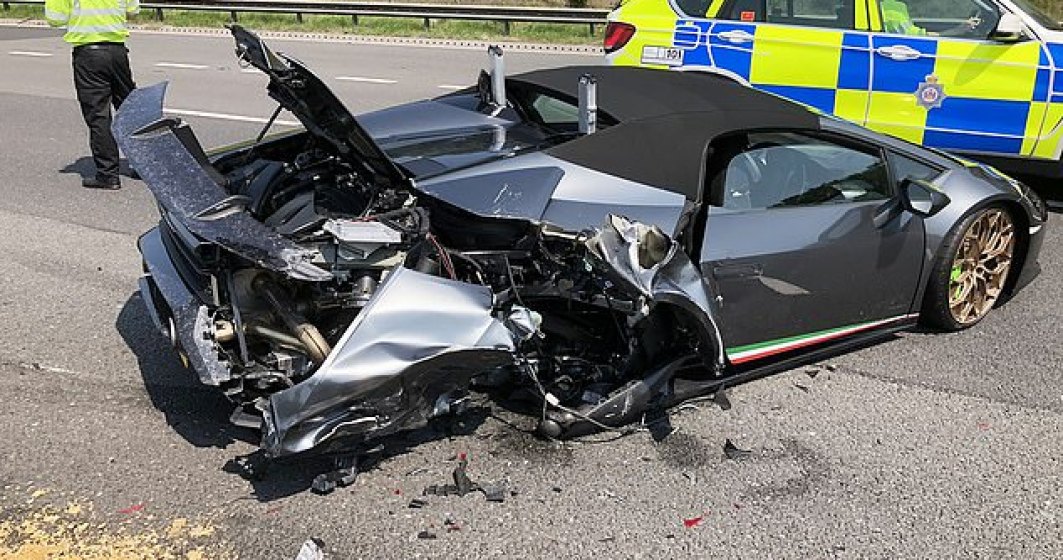Lamborghini de 200.000 de lire, distrus la 20 de minute după ce a ieșit din showroom
