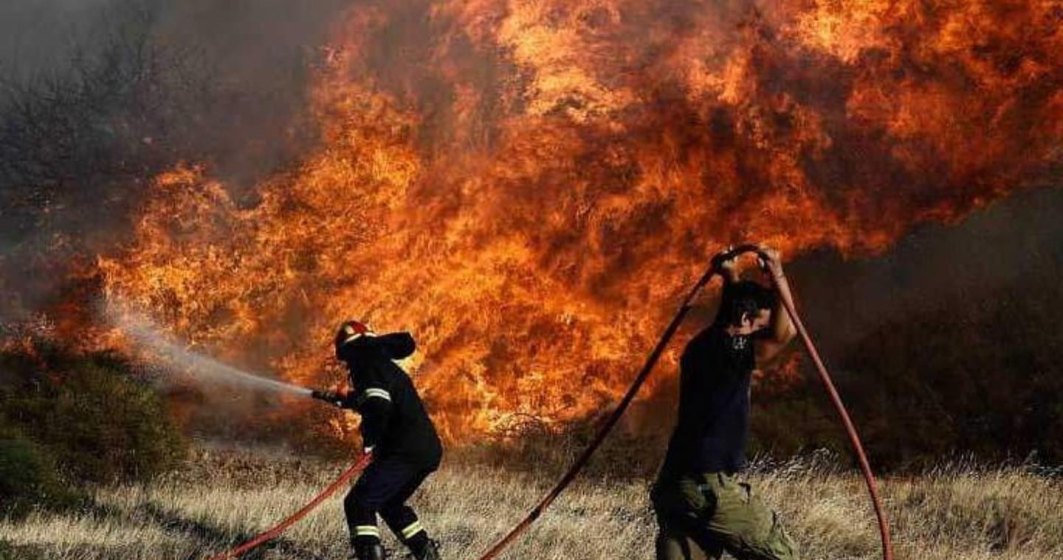 Un avion care ajuta la stingerea incendiilor din Grecia s-a prăbușit