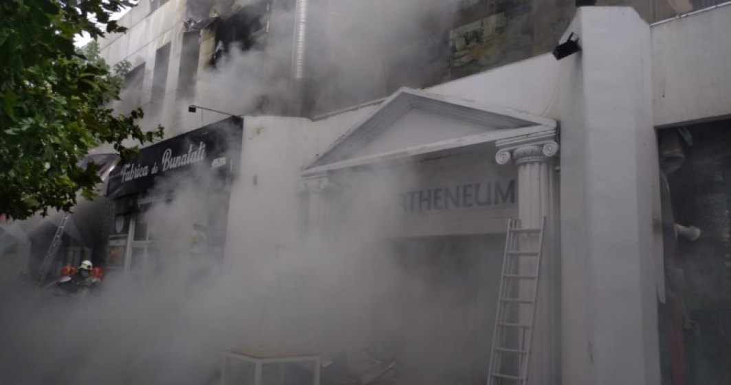 Incendiu în Piața Delfinului din Capitală, cu mari degajări de fum