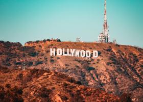 Acord de pace la Hollywood între scenariști și studiouri, după 5 luni de grevă