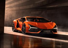 FOTO | VIDEO: Lamborghini a prezentat primele imagini cu Revuelto, primul...
