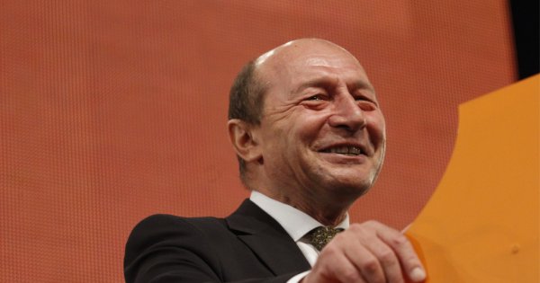 Traian Băsescu, spitalizat în străinătate în urma unui infarct - surse