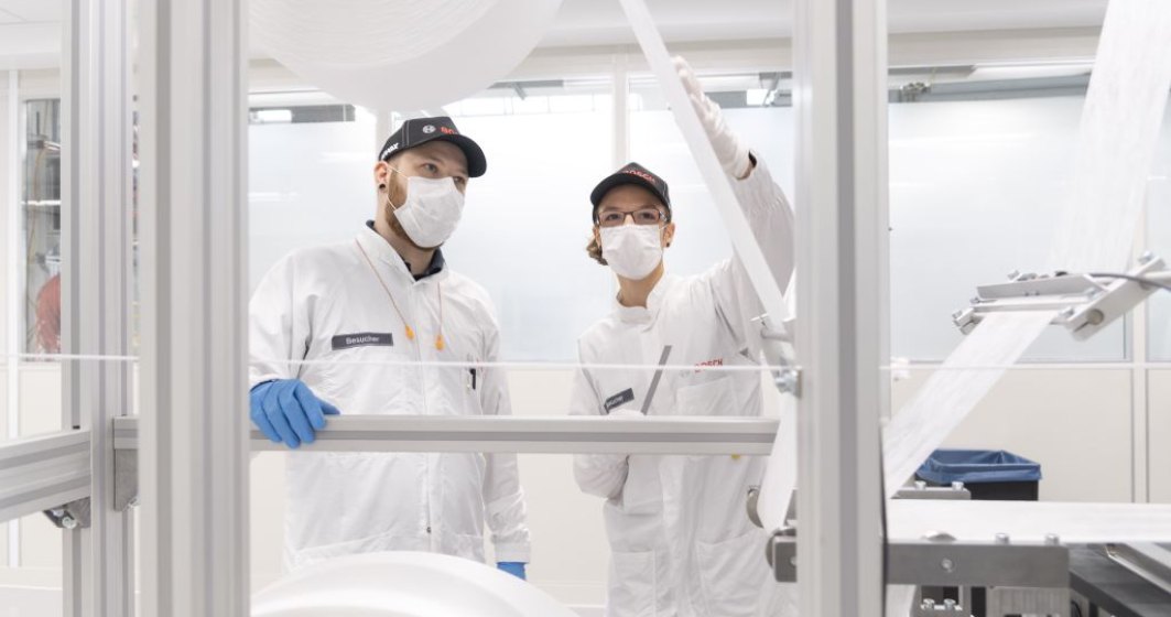 Coronavirus | Bosch pune în funcțiune o linie de producție pentru măști, complet automatizată