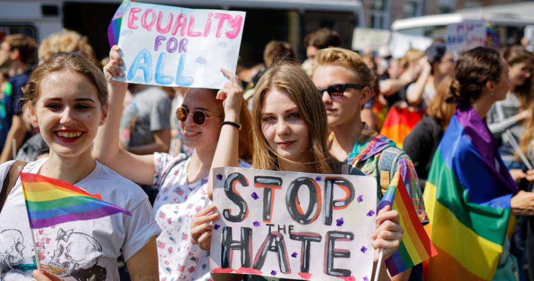 Raport: Acetele de violență îndreptate împotriva persoanelor LGBTI s-au înmulțit în Europa
