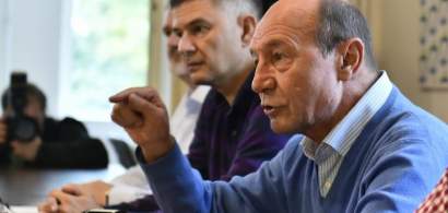 Dodon spune ca-i va retrage cetatenia moldoveneasca lui Traian Basescu pana...