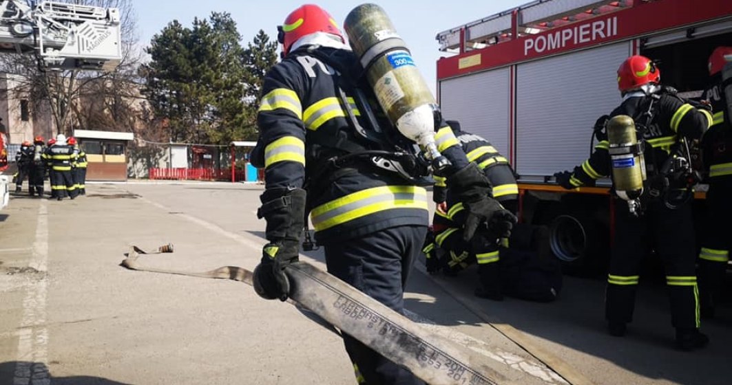 Incendiu pe A1 București-Pitești. O cisternă cu 30 de tone de motorină a luat foc