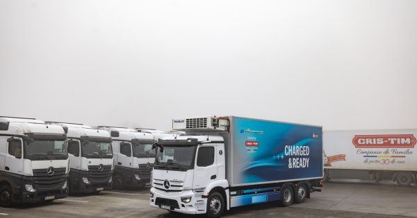 O mare companie românească folosește un camion electric de peste 400.000 euro...