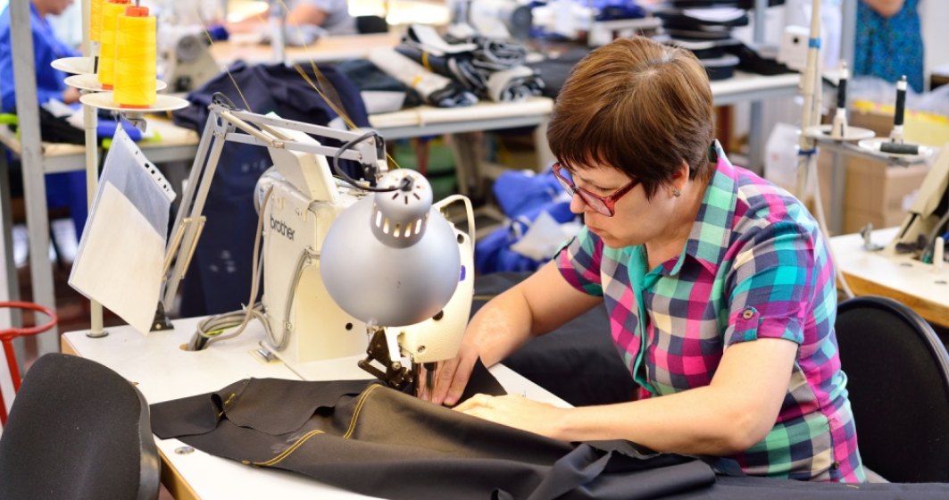 Angajații din industria textilă sunt cel mai prost plătiți din România. Ce alte domenii mai au salarii mici