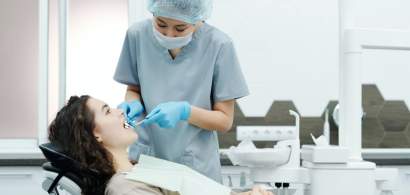 Cu sau fără implant dentar? Ce trebuie să știi, înainte de a lua o decizie