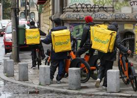 România: un colecționar de permise de muncă, dar călătoria muncitorilor are...