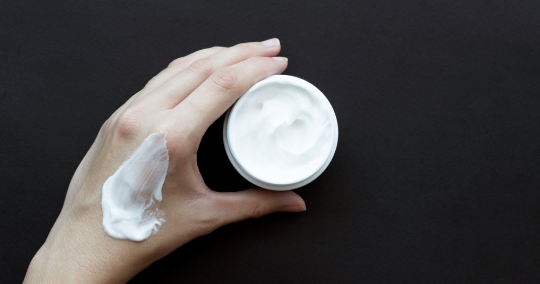 La 28 de ani, un farmacist roman lanseaza o linie proprie de produse dermato-cosmetice
