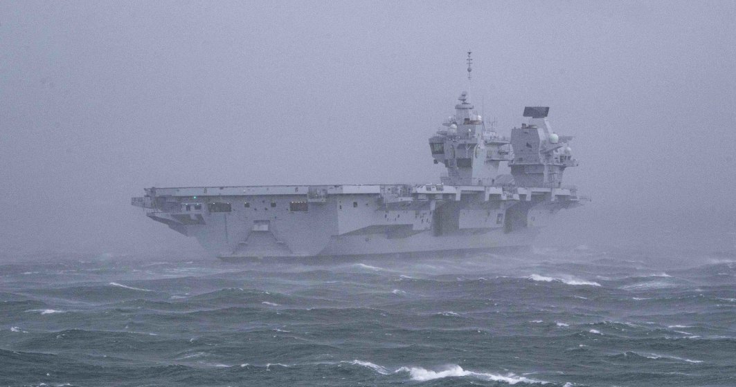 Nava-amiral a NATO, care a costat 3 miliarde de lire sterline s-a stricat când pleca din port