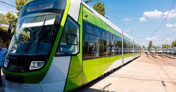 Patru tramvaie Astra circulă pe linia 10. Nicușor Dan: Continuăm modernizarea...