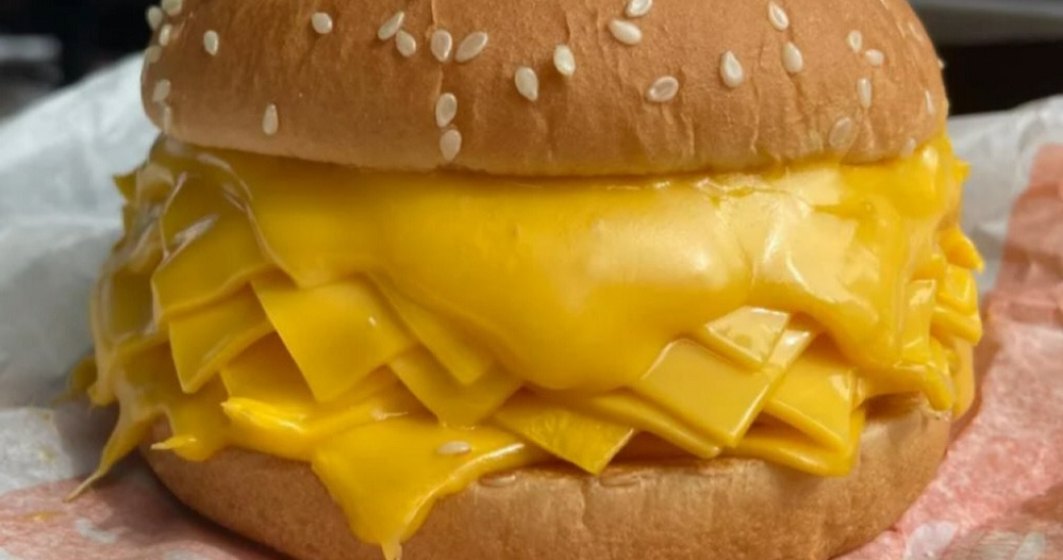 Un munte de cașcaval în loc de carne: Burger King face furori cu un nou sandvici în Thailanda