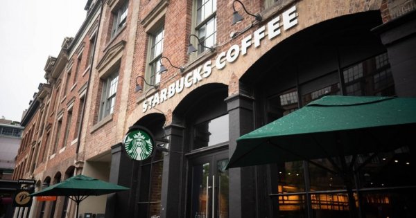 CEO-ul Starbucks a dezvăluit care este băutura sa preferată, dar și ocupația...