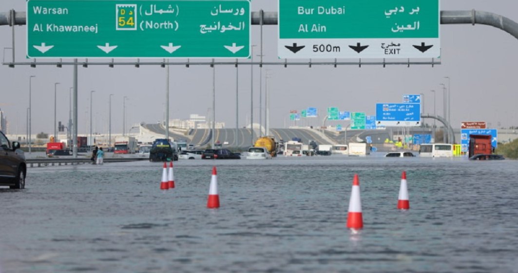 Inundații Dubai: MAE anunță că două grupuri de români sunt blocate pe Aeroportul din Dubai