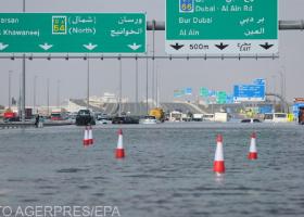 Inundații Dubai: MAE anunță că două grupuri de români sunt blocate pe...
