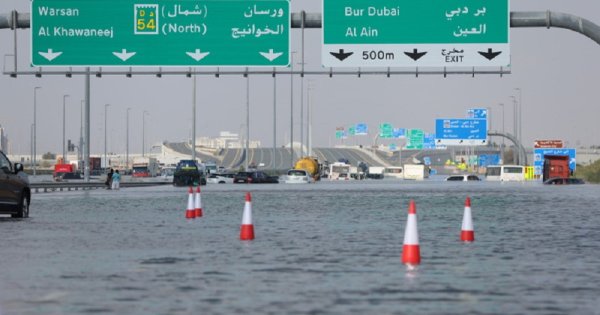 Inundații Dubai: MAE anunță că două grupuri de români sunt blocate pe...