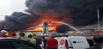 Incendiu de proportii la centrul comercial Doraly din Afumati