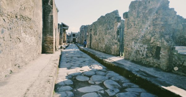 FOTO Pompei: povestea orașului roman îngropat sub un strat de 14 metri de cenușă