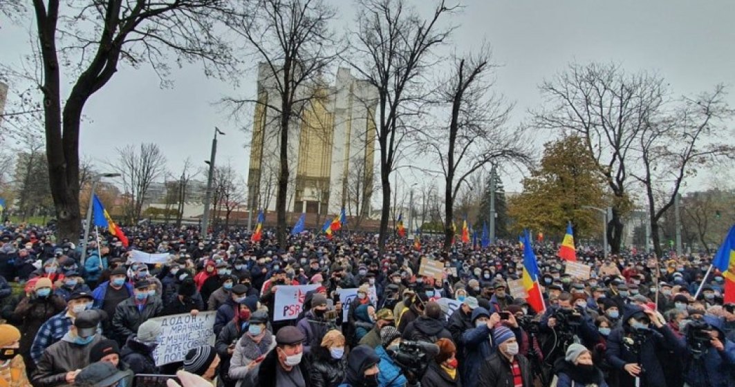 Protest la Chișinău: Mii de oameni se opun proiectului lui Dodon care vrea să reducă atribuțiile președintelui