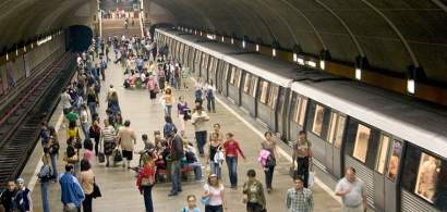 "Cartea la metrou": Calatorii care citesc in metrou vor primi volume de...