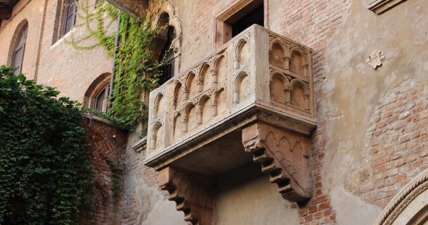 Iubire „pe bani” în Verona: Primăria vrea să le ceară bani turiștilor pentru...