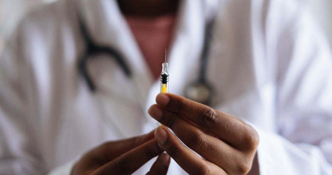 Ce consecințe are întreruperea testelor pentru vaccinul de la Oxford