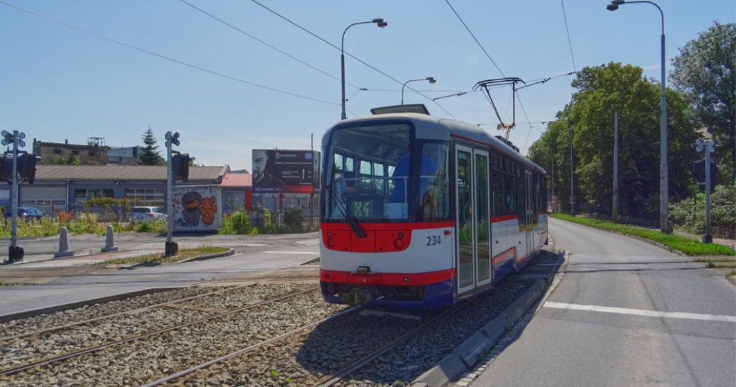 Iașiul lansează un tramvai care adună deșeuri electrice