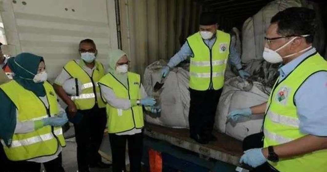 Containere cu deșeuri toxice din România, abandonate în Malaezia