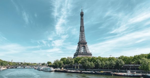Parisul deschide Sena pentru înot public începând cu 2025. Se investesc 1,4...