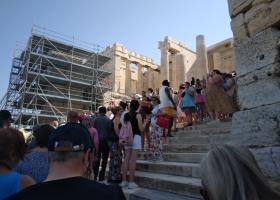 Turiștii au luat cu asalt Acropole: grecii cer măsuri de urgență
