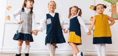 Un brand romanesc de fashion lanseaza o colectie de uniforme scolare reversibile