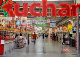 Retailerul Auchan, acuzat că a contribuit la efortul de război al Moscovei....