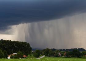 O nouă atenționare ANM: ploi, vânt și grindină. Care sunt județele afectate
