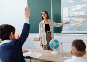 Directorul OCDE pentru educaţie: Elevii vor ca profesorii să îi cunoască, să...