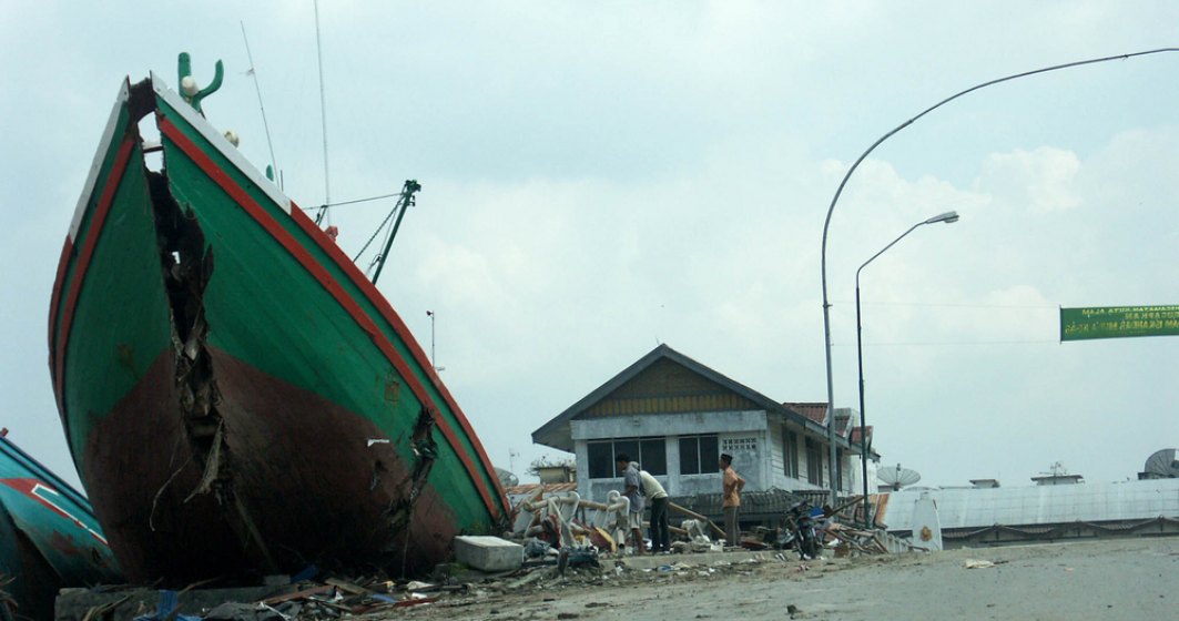 Indonezia: 168 de morti, zeci de disparuti si sute de raniti in urma unui tsunami