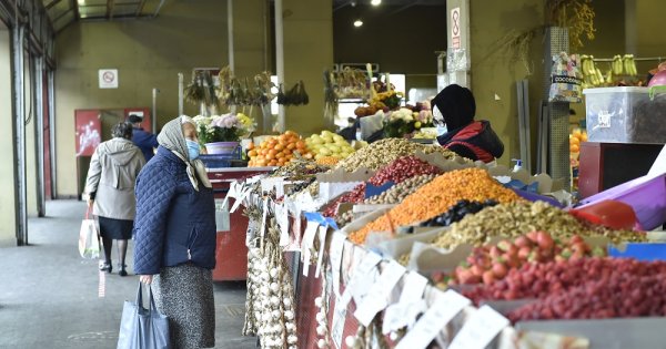 Toate vânzările de legume, fructe și flori ar putea fi făcute pe factură...