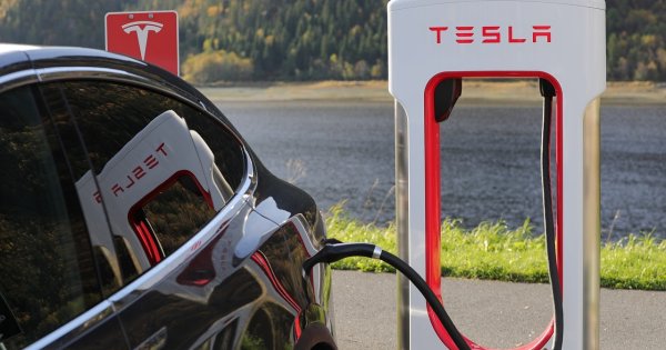 Tesla produce mașini cu volan pe dreapta în Germania: Producția nu se...