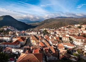 O localitate din Sardinia oferă case cu o chirie lunară de un euro pentru...