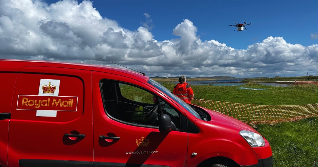 Poșta britanică a început să livreze cu drone scrisori și colete, în insulele unde poștașii ajung greu
