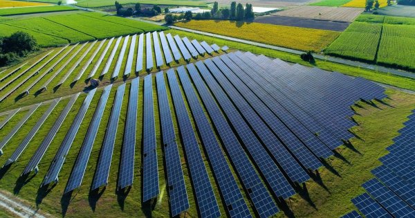 BT lansează un pachet financiar pentru românii care vor panouri fotovoltaice