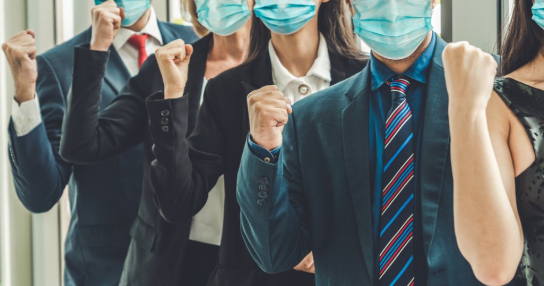 5 companii care cer ca angajații să fie vaccinați