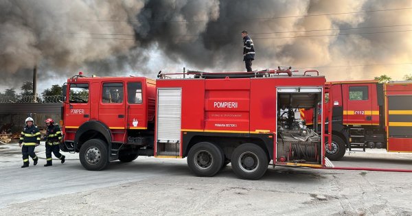 Incendiu de proporții lângă București, în Glina. A fost transmisă avertizare...