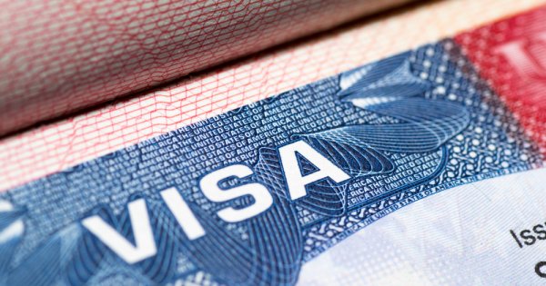 Senator american: Ca să intrați în Visa Waiver, trebuie să scadă rata de...
