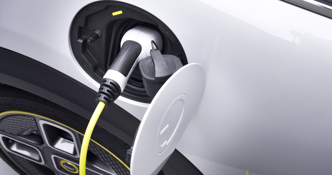 O noua masina electrica poate fi comandata in Romania. MINI Cooper SE costa de la 33.000 euro