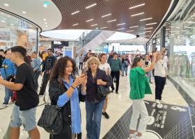 FOTO  Oltenii au alergat să vadă magazinele din Promenada, cel mai nou mall...